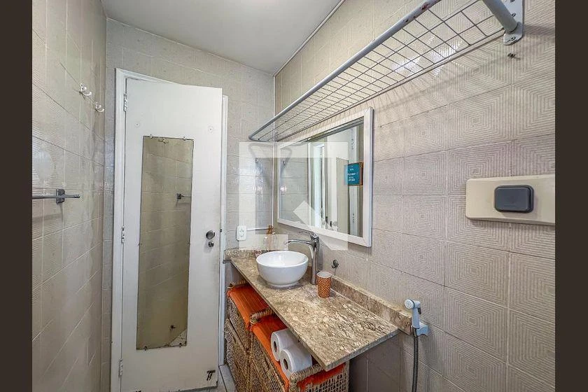 1-bedroom apartment with 2 bathrooms and a balcony — photo 45