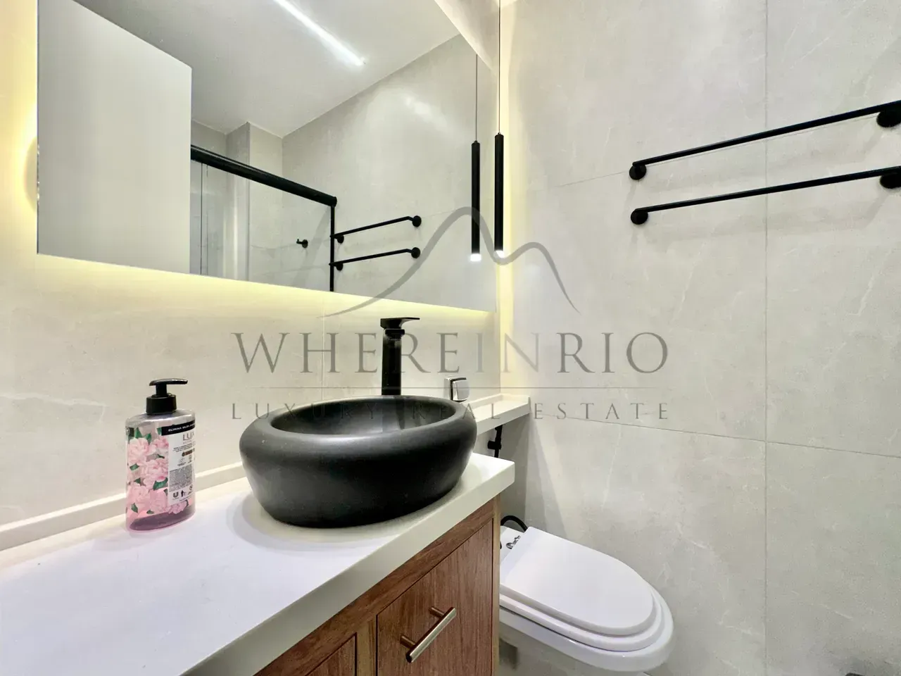 Apartment with 4 bedrooms and a closed kitchen with gas stove — photo 9