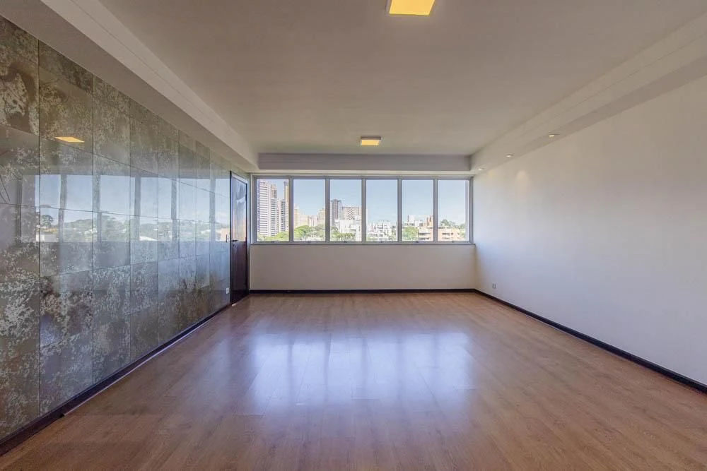 Furnished 5-bedroom apartment with a walk-in closet