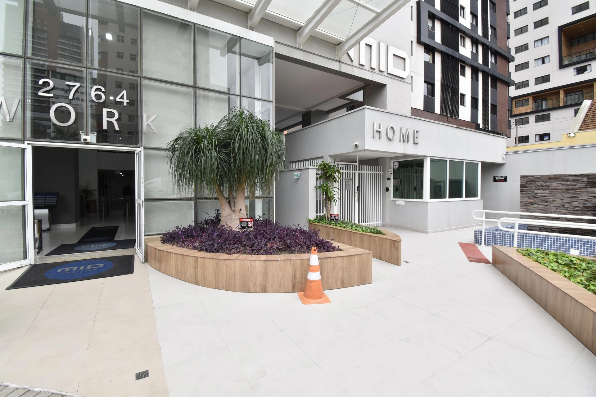 2-bedroom apartment with a grill on the balcony — photo 32