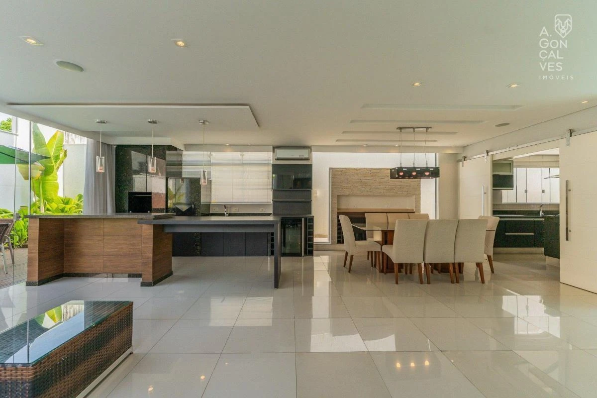 Furnished house with 3 en-suite bedrooms and balconies — photo 23