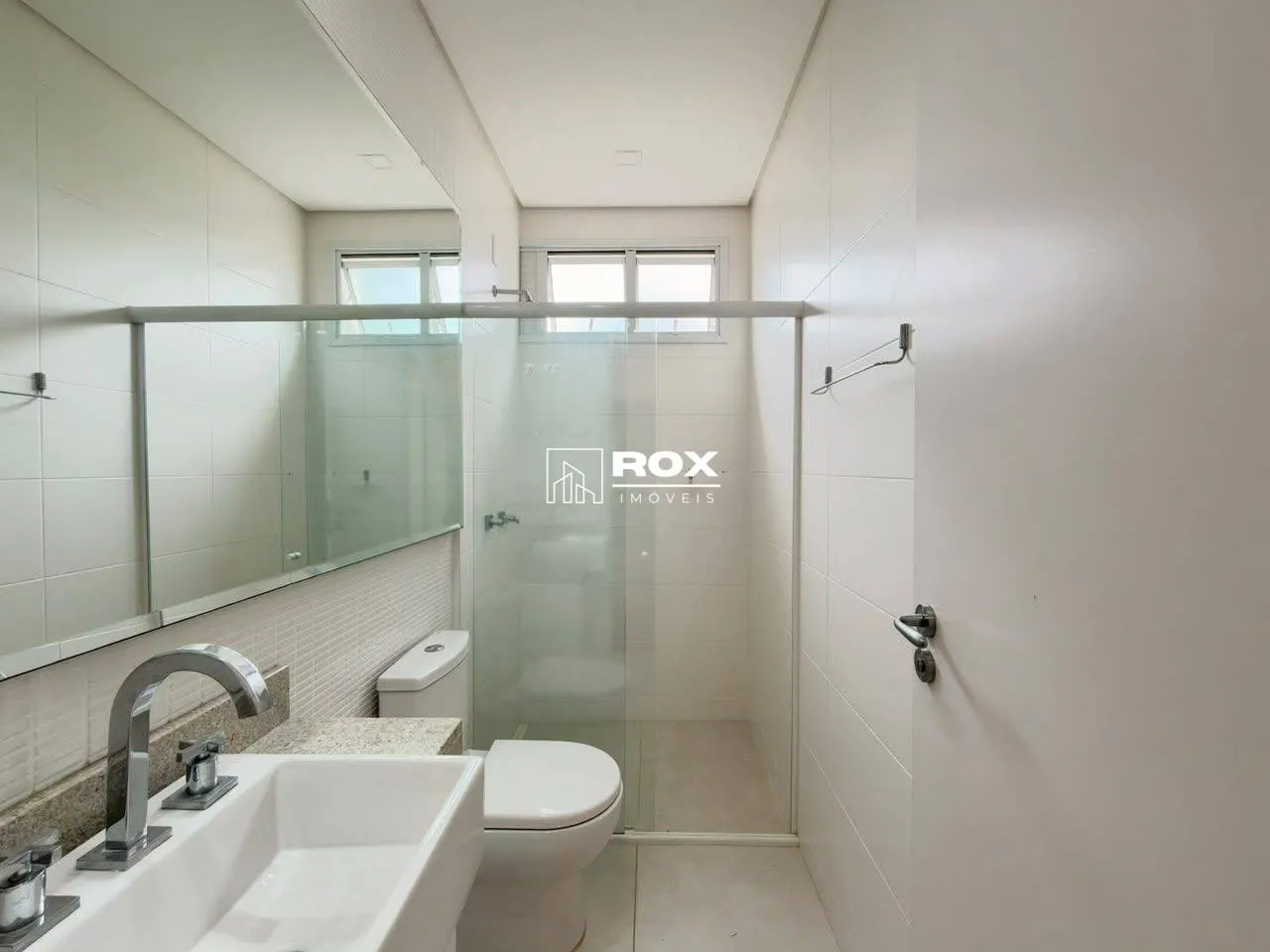 Glass-enclosed balcony in a 3-bedroom apartment, 105 m² — photo 19