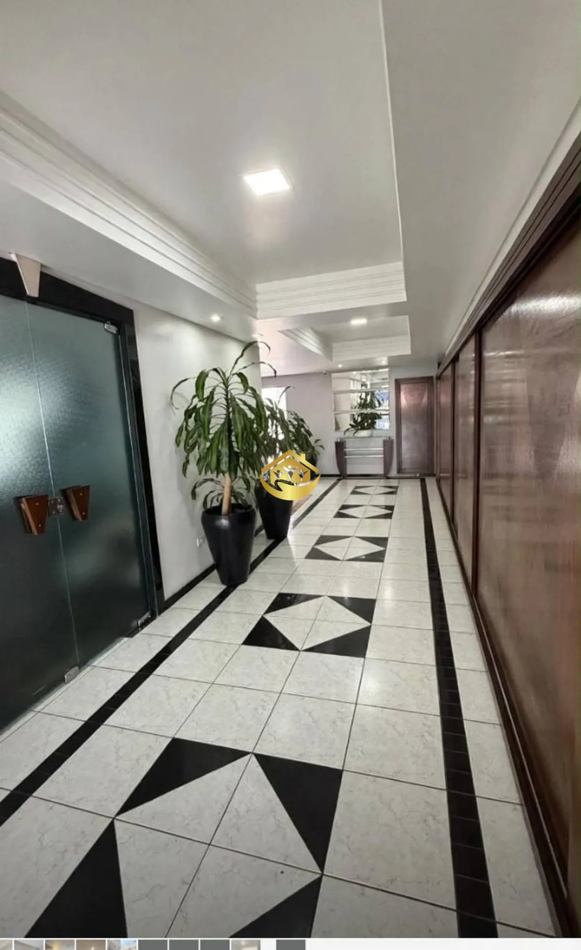 86 m² apartment with a bathtub and a grill on the balcony — photo 25