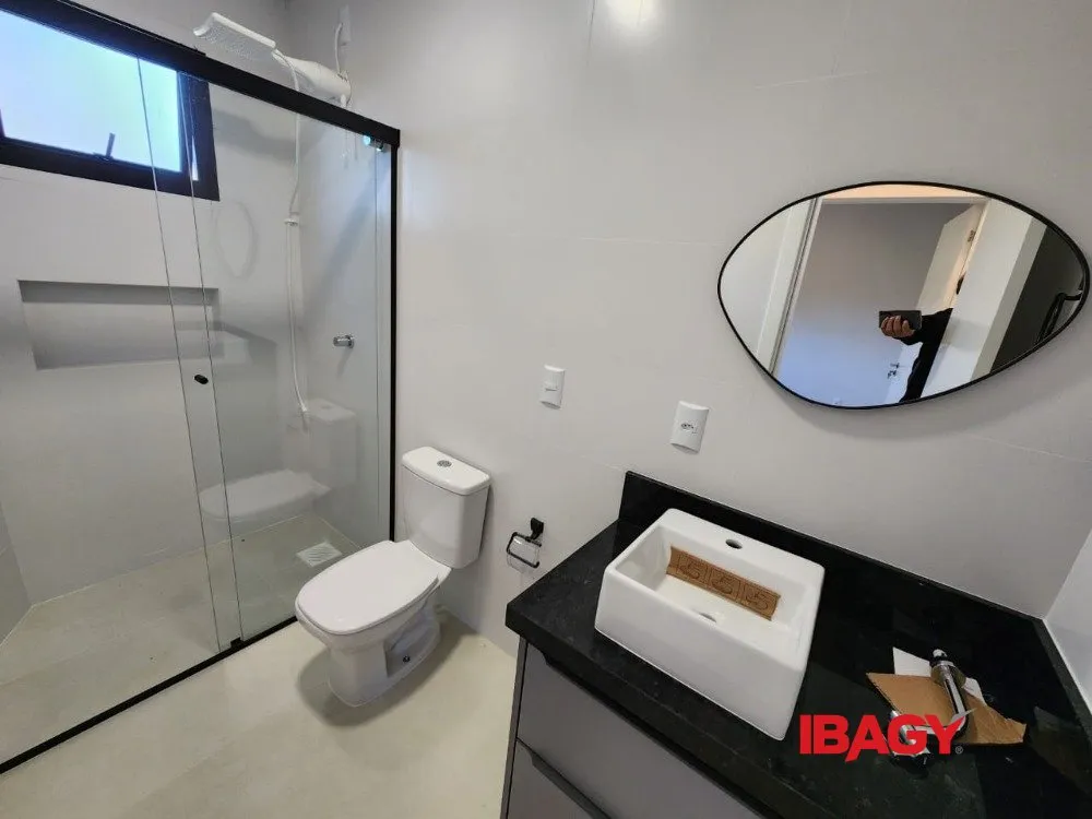 1-bedroom apartment with an open-plan kitchen — photo 11