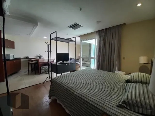 Furnished 1-bedroom apartment with enclosed balcony — photo 12