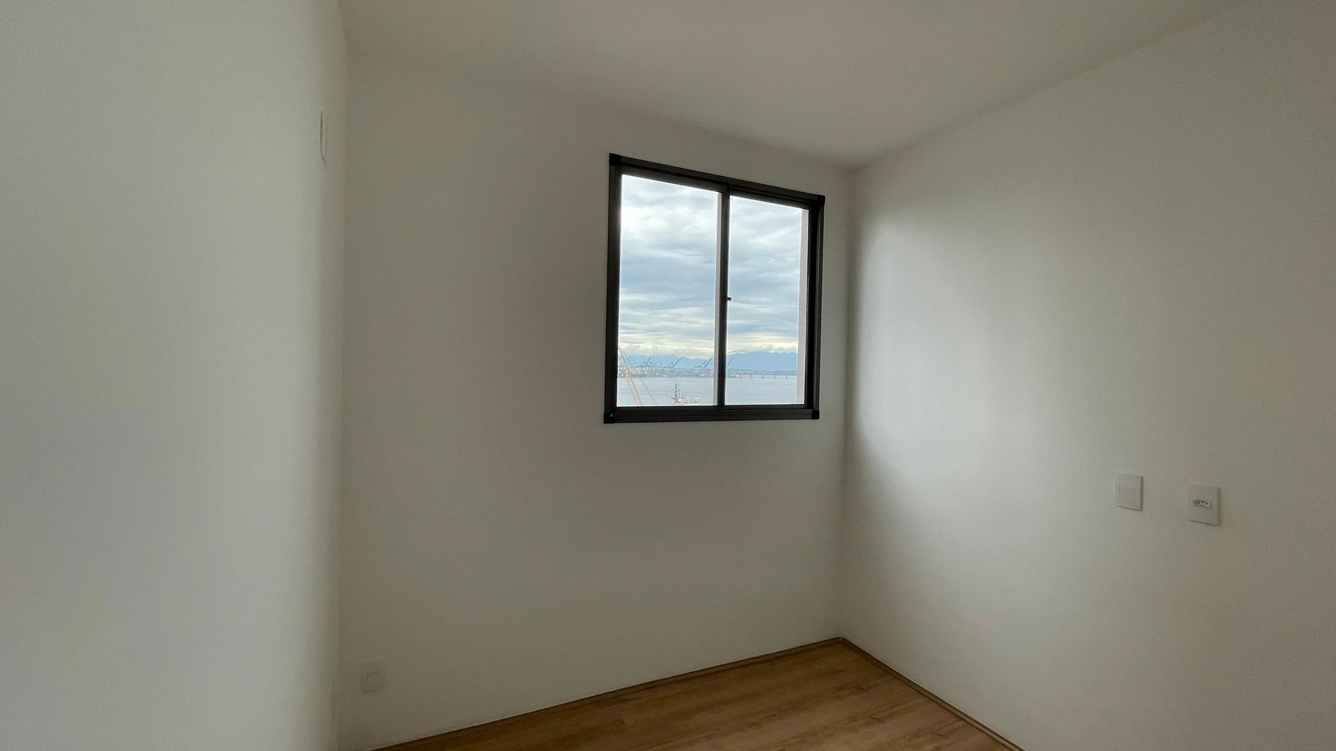 Floor-to-ceiling windows in a 2-bedroom apartment, 45 m² — photo 10