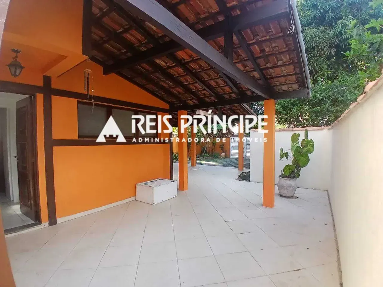 Unfurnished house with 4 bedrooms and 5 bathrooms — photo 17
