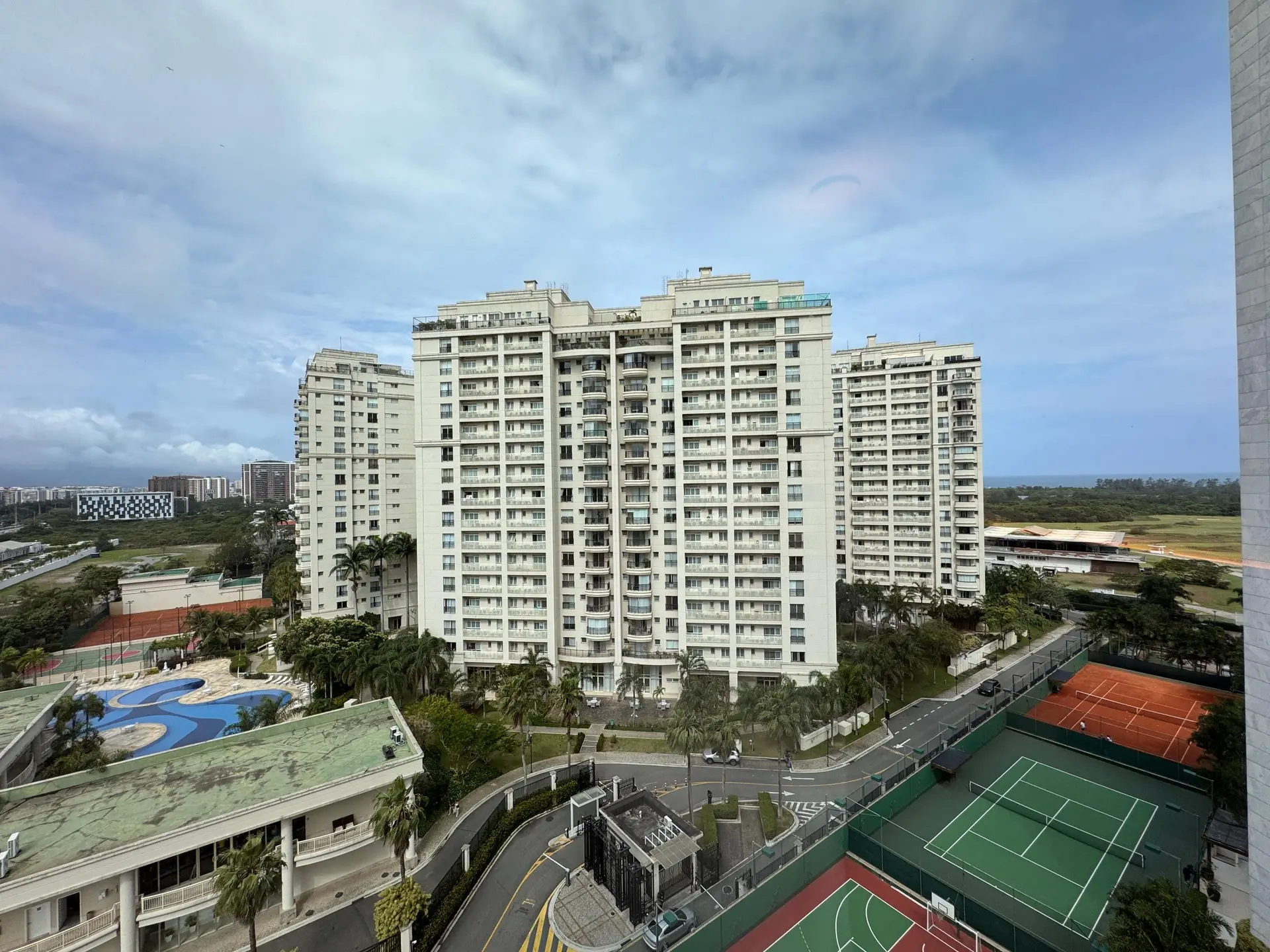 Apartamento mobiliado com 3 suítes e 4 vagas — photo 2