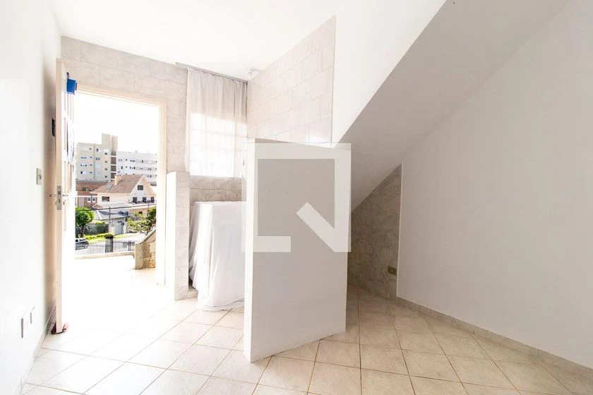 Furnished studio for rent with 1 en-suite and private yard — photo 4
