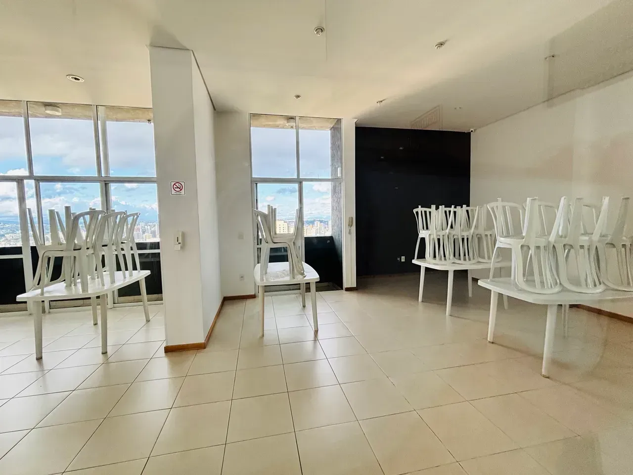 1-bedroom 1-bath apartment with a balcony — photo 26