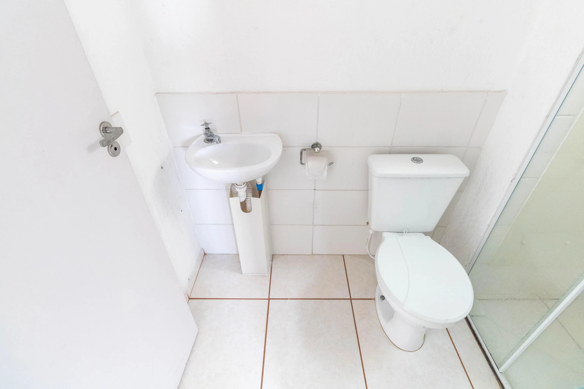 2-bedroom apartment with 1 bathroom, no parking — photo 5