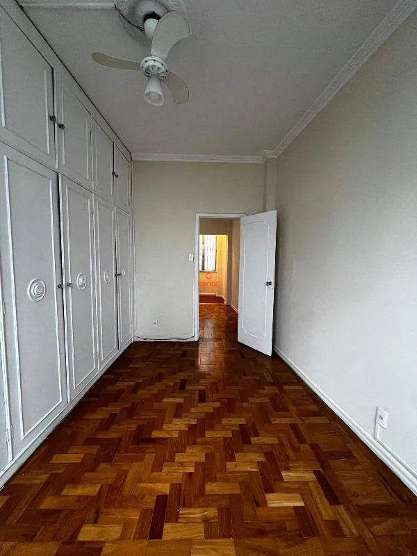 2-bedroom apartment with wood or laminate floors — photo 5