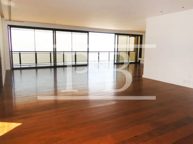 4-bedroom apartment with balcony and floor-to-ceiling windows — photo 5