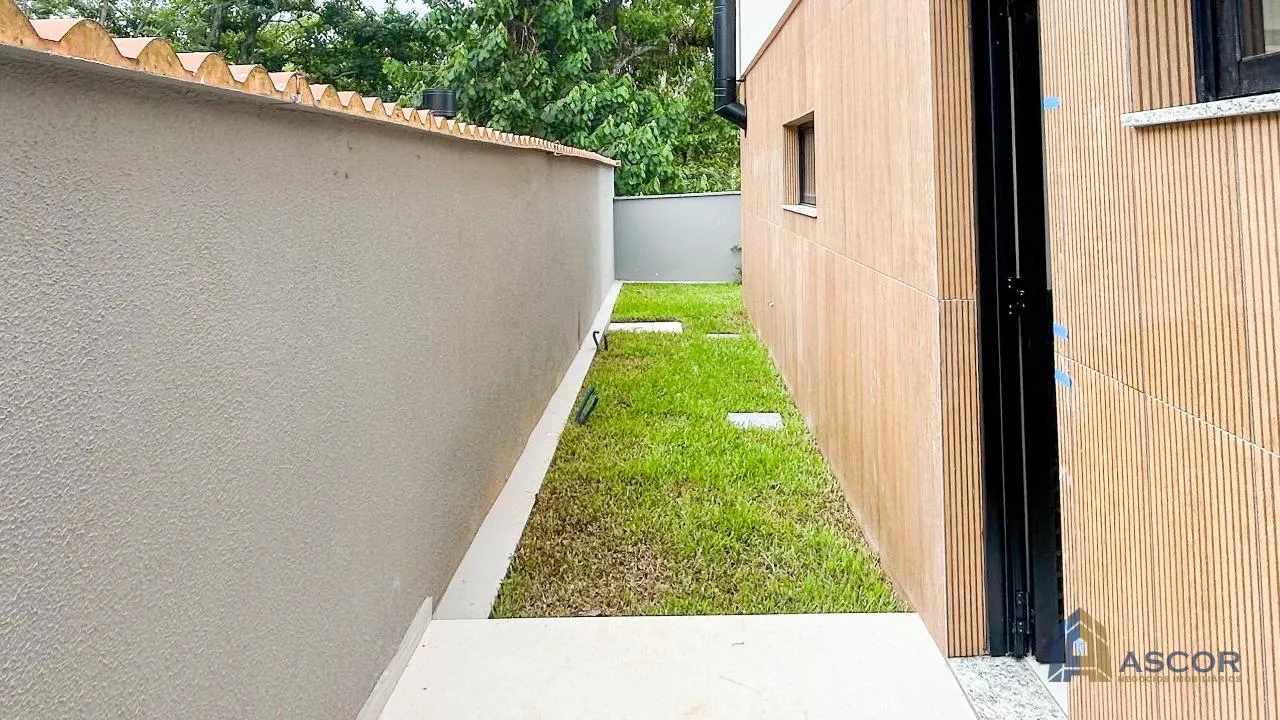 Garden in a 4-bedroom house, 250 m² — photo 25