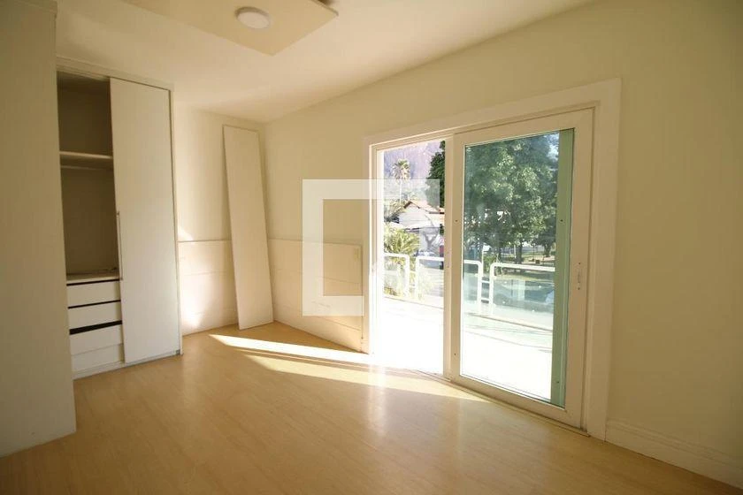House with 4 en-suite bedrooms and 597 m², 4 parking — photo 34