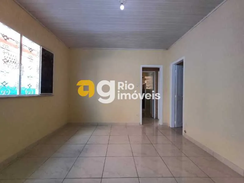 Casa de rua com 3 quartos, 2 banheiros e 100 m² — photo 13