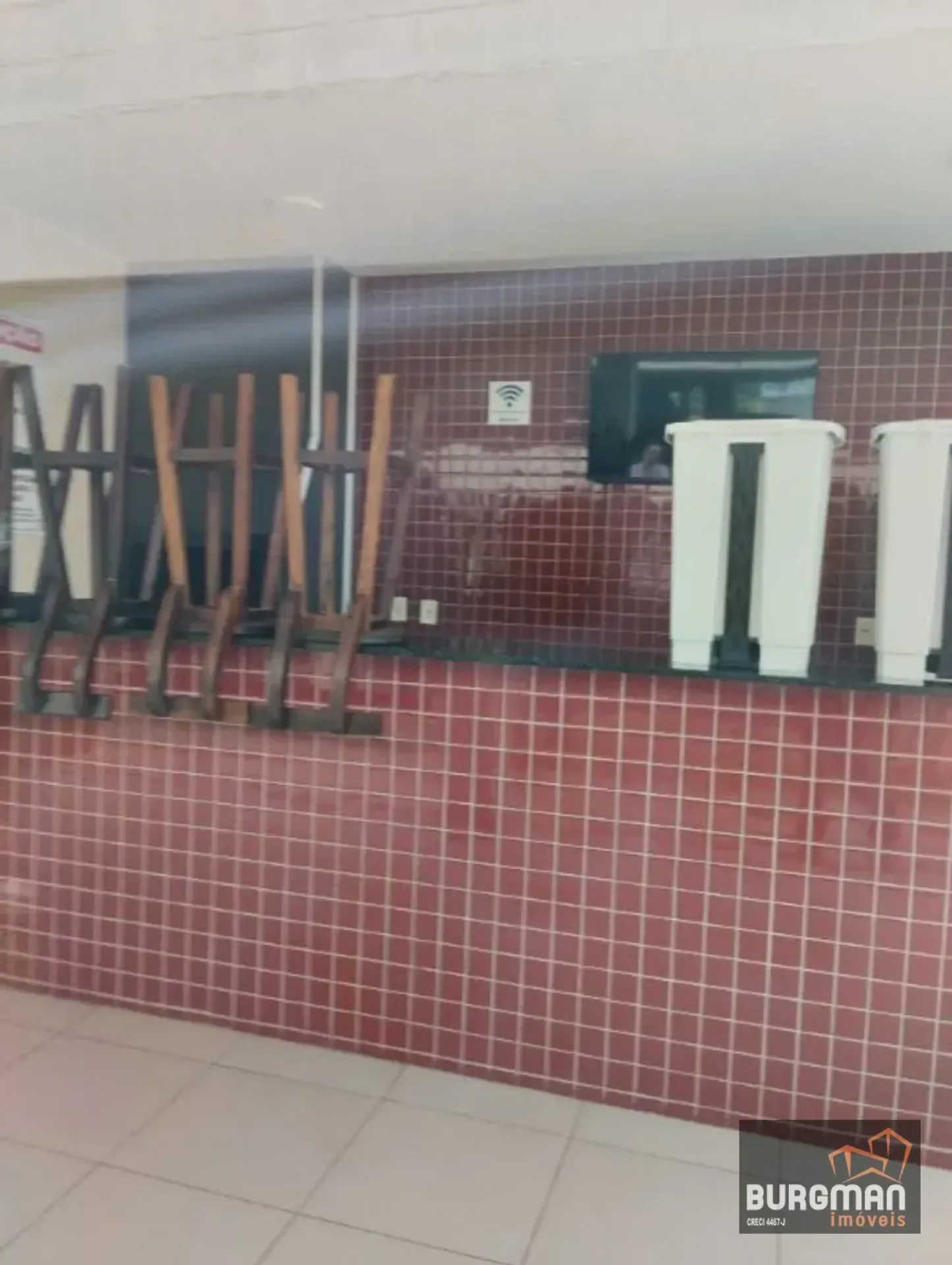 2-bedroom apartment with 1 parking space and laundry area — photo 29