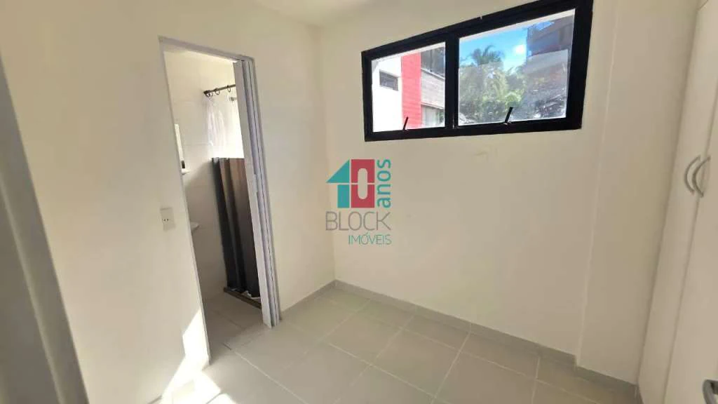 4-bedroom apartment with a glassed-in balcony — photo 5