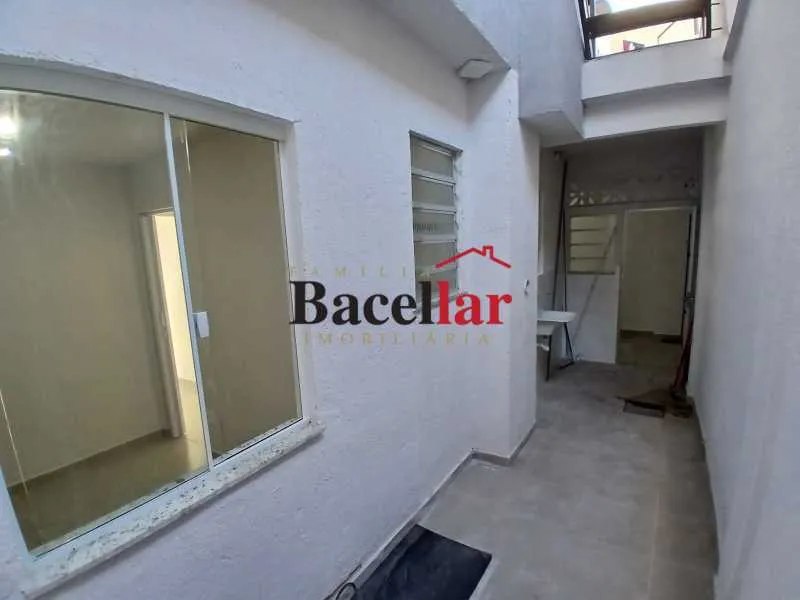 Rental apartment with 2 bedrooms and glass shower enclosure — photo 20
