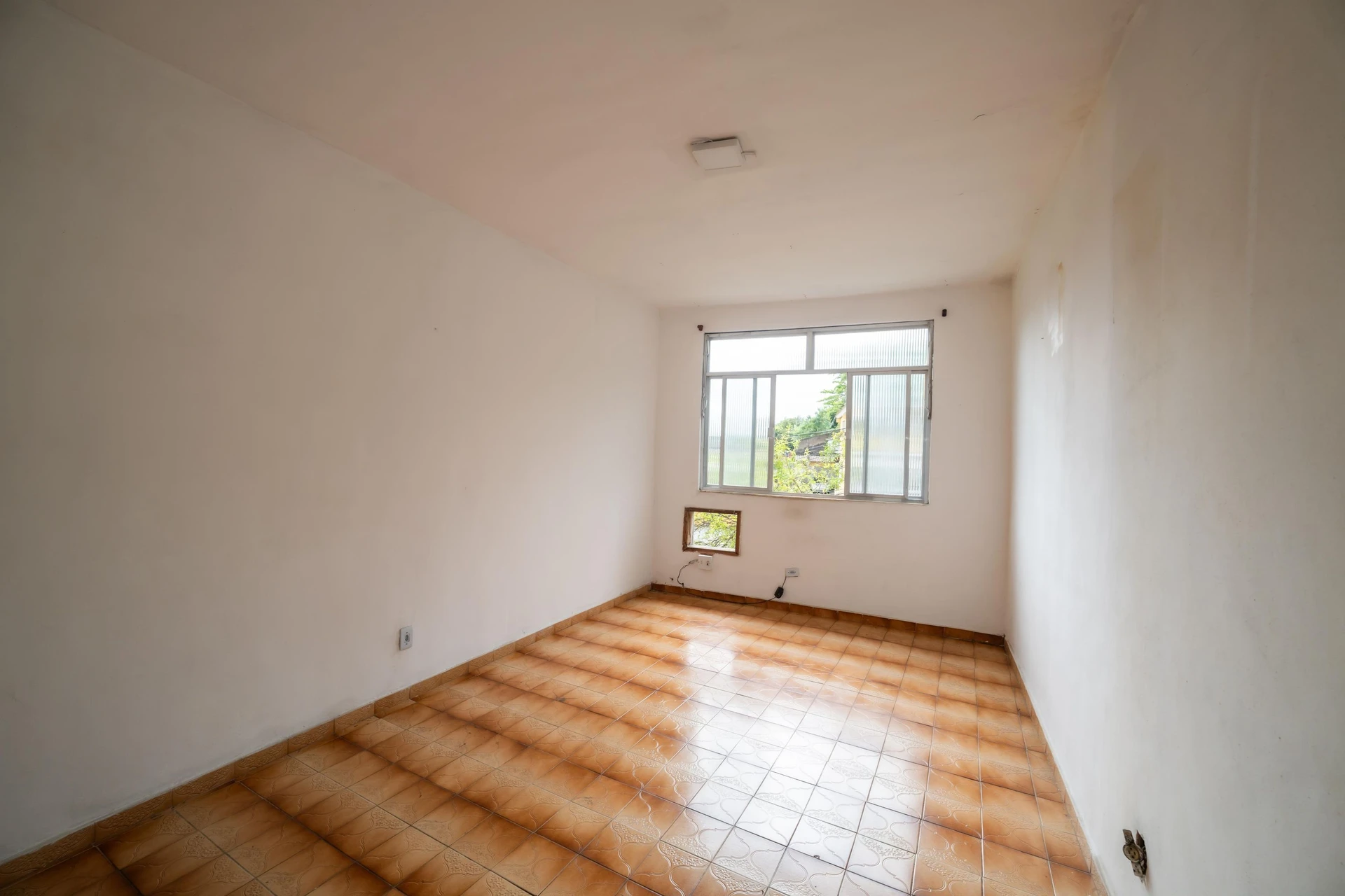 Unfurnished house with 2 bedrooms, yard and balcony — photo 3