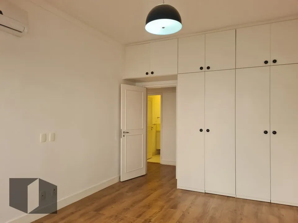 3-bedroom apartment with floor-to-ceiling windows — photo 35