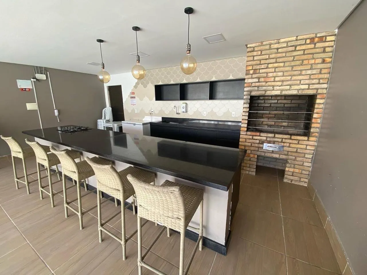 2-bedroom apartment in a building with a gym — photo 6