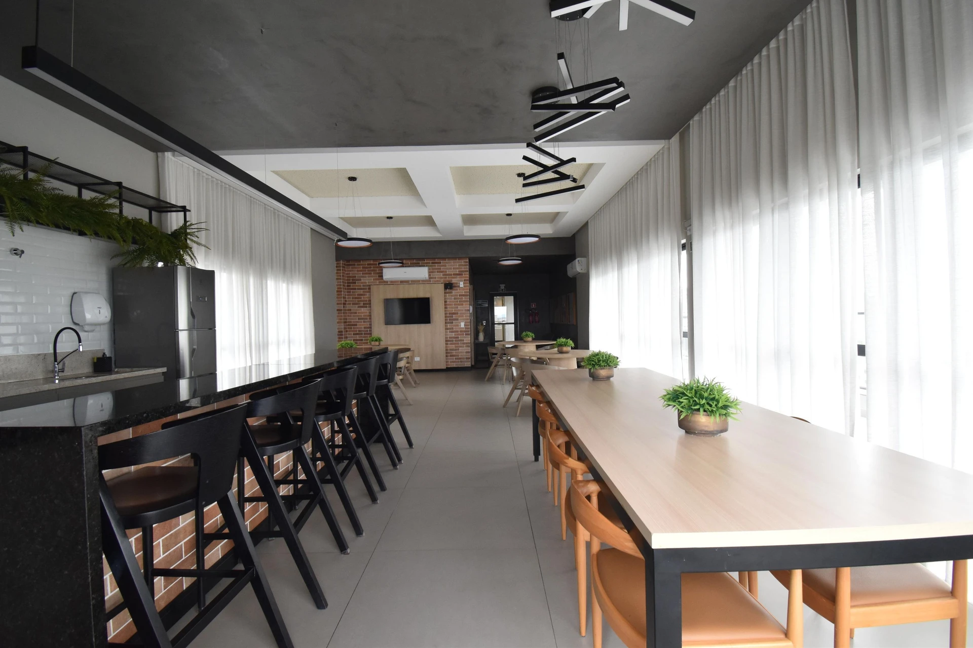 Панорамні вікна та 3 спальні: квартира 68 м² — photo 41