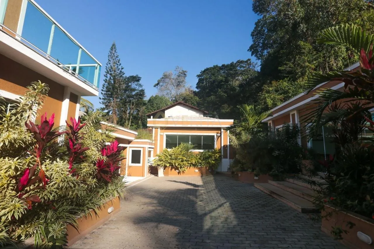 Furnished house with 5 bedrooms and 5 bathrooms, 3200 m² — photo 14