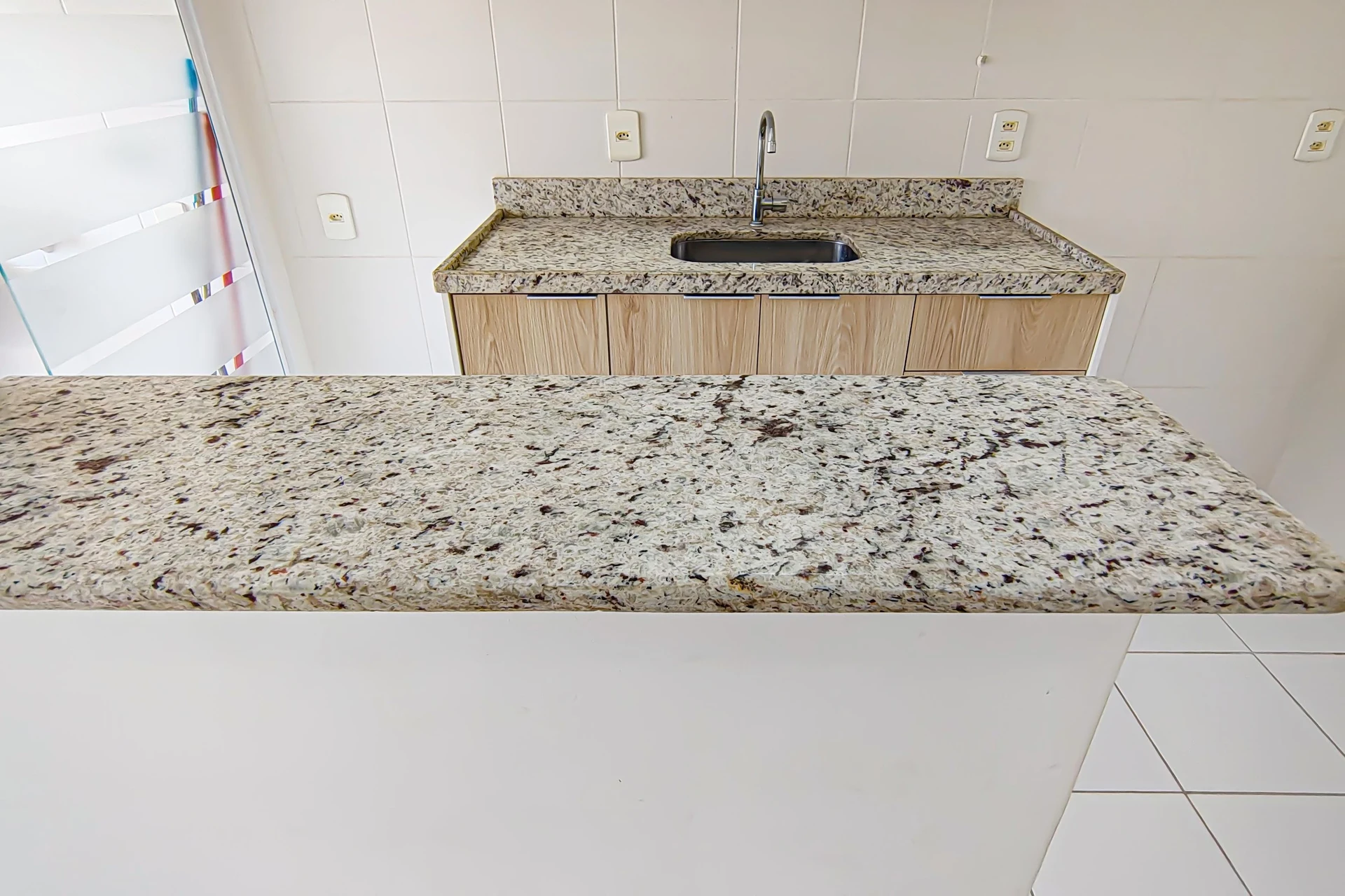 Unfurnished 2-bedroom apartment with en-suite bathrooms — photo 2