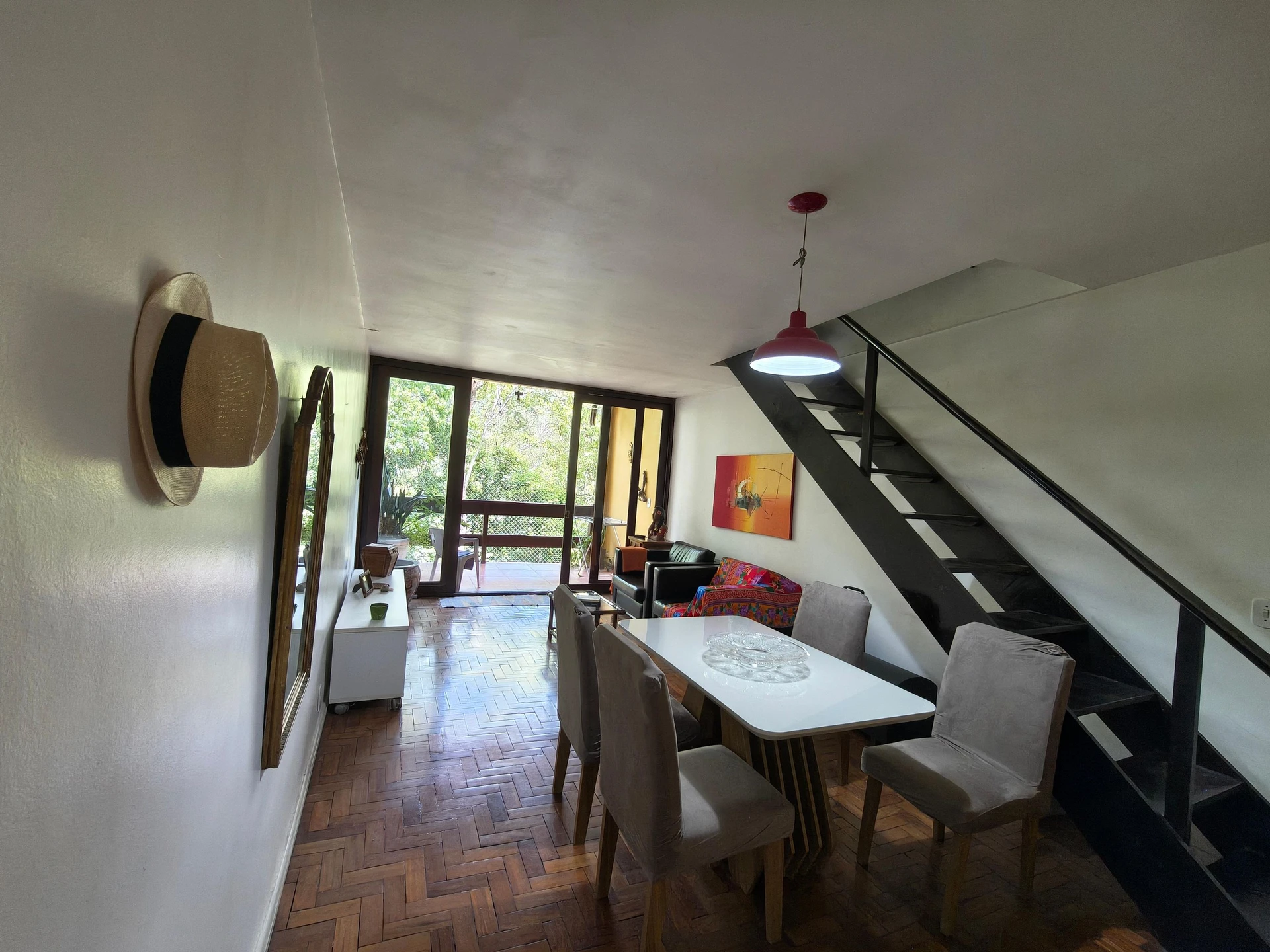Furnished house with 3 bedrooms and enclosed balcony