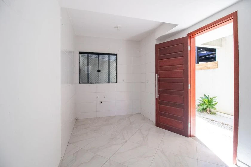 2-bedroom house with a private garden — photo 4