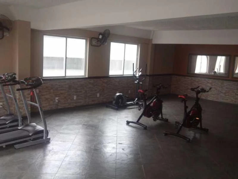 One-bedroom apartment in a building with a gym — photo 15