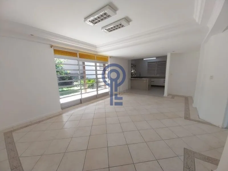 Дом 320 м² с приватным садом и открытой кухней
