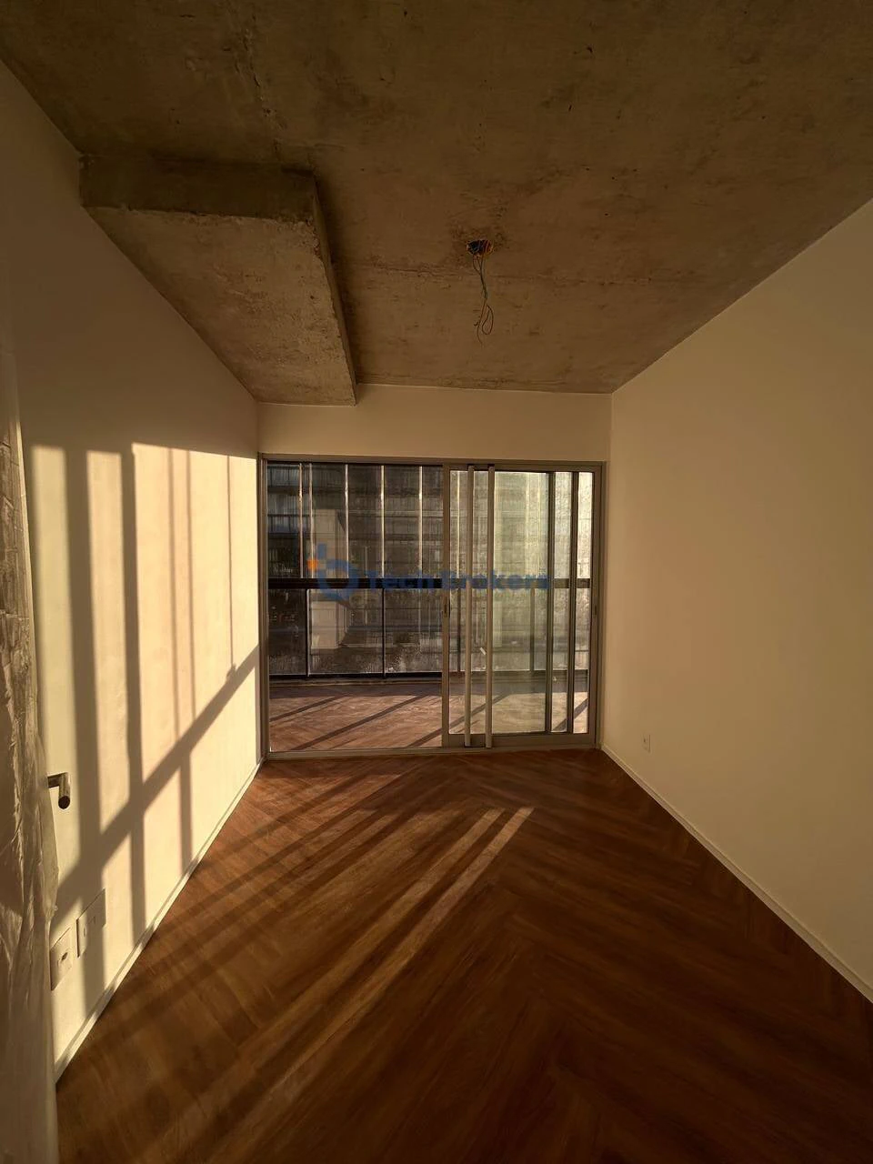 2-bedroom apartment with a glass-enclosed balcony — photo 17