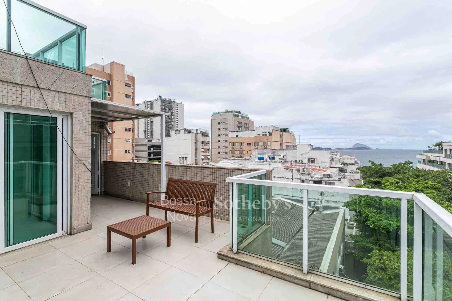 3-bedroom apartment with a private BBQ — photo 17