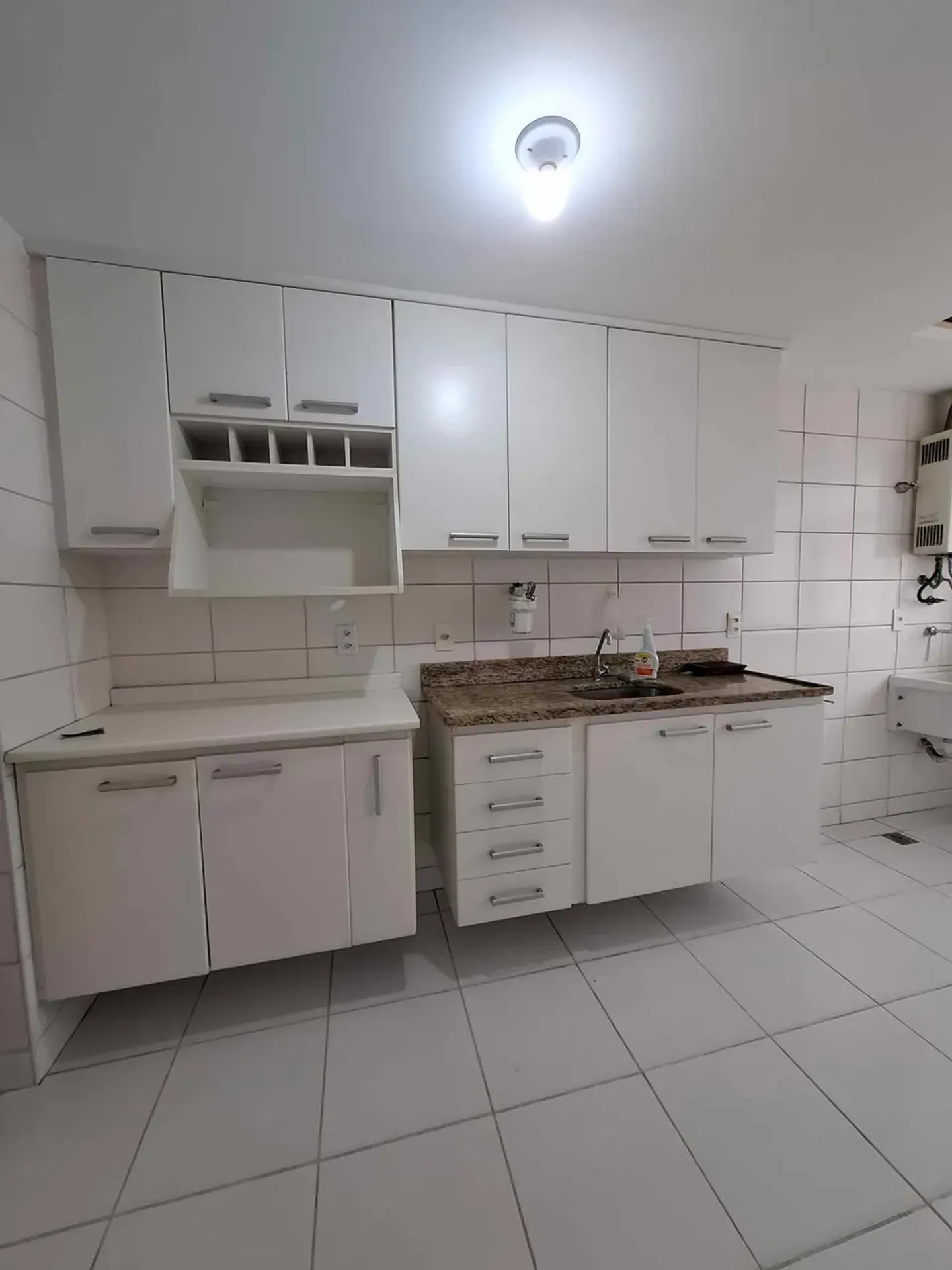 Apartamento com 2 quartos e cozinha fechada com coifa — photo 21