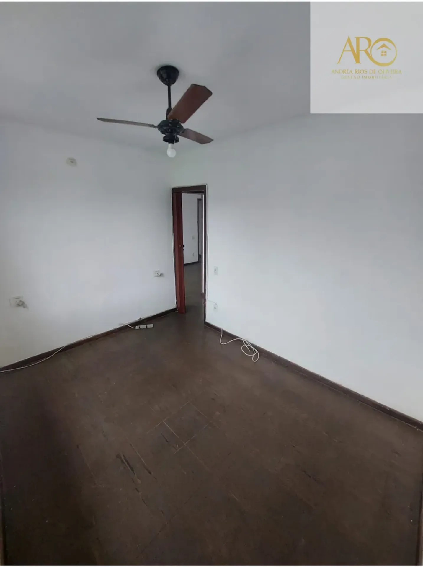 2-bedroom apartment in a building with a gym — photo 10