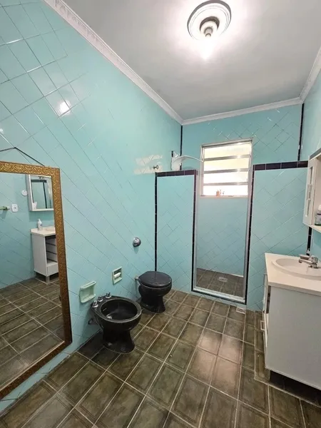 Bañera y 2 dormitorios: casa de 225 m² — photo 4
