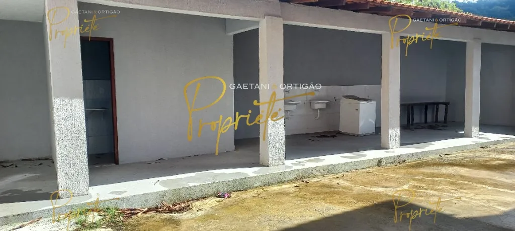 Casa sin muebles con 6 dormitorios y piscina común — photo 28