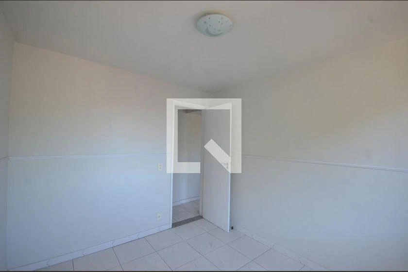 2-bedroom apartment with a glass shower box and pets allowed — photo 17