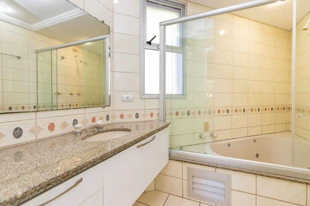 214 m² apartment with a balcony and 3 bedrooms — photo 8