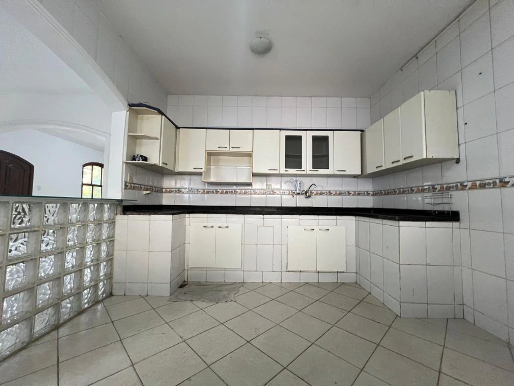 Rental house with 3 bedrooms, 2 suites, and balcony — photo 23