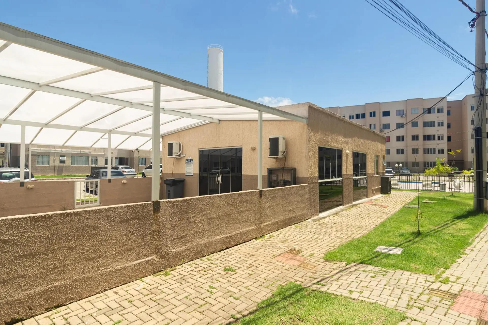 Apartamento com 2 quartos e piscina no condomínio — photo 7