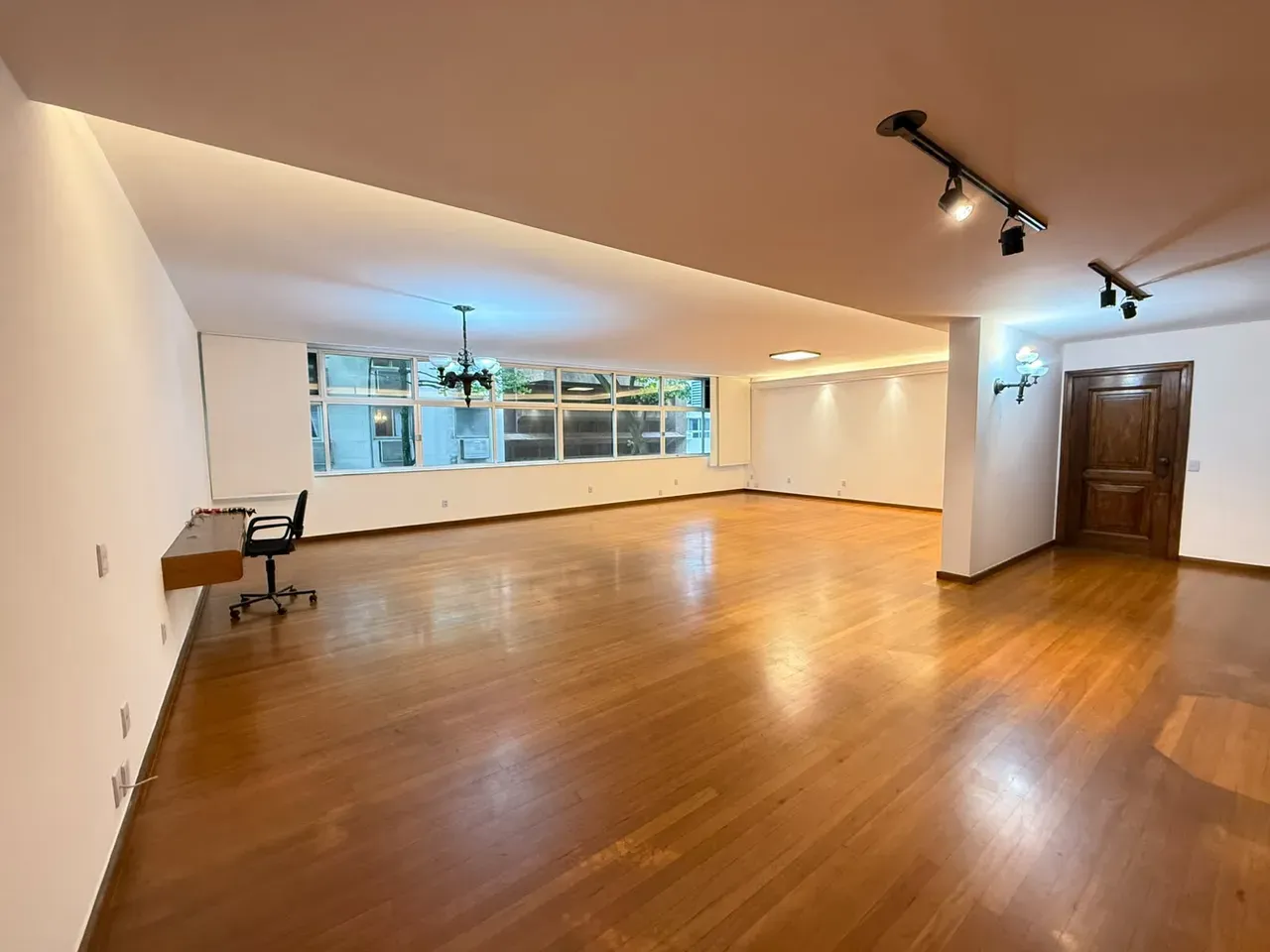 3-bedroom apartment with a water view in Rio de Janeiro — photo 8