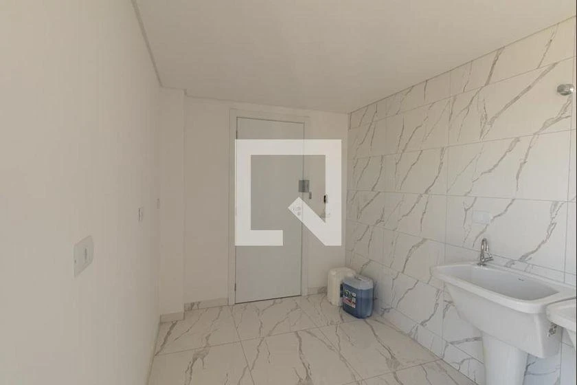 One-bedroom apartment in a building with a gym — photo 14