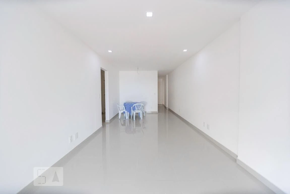 Unfurnished 3-bedroom apartment with a private BBQ — photo 13