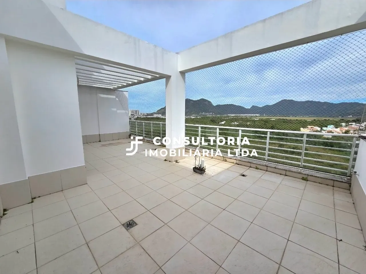 Unfurnished apartment with air conditioning and 3 bedrooms — photo 39