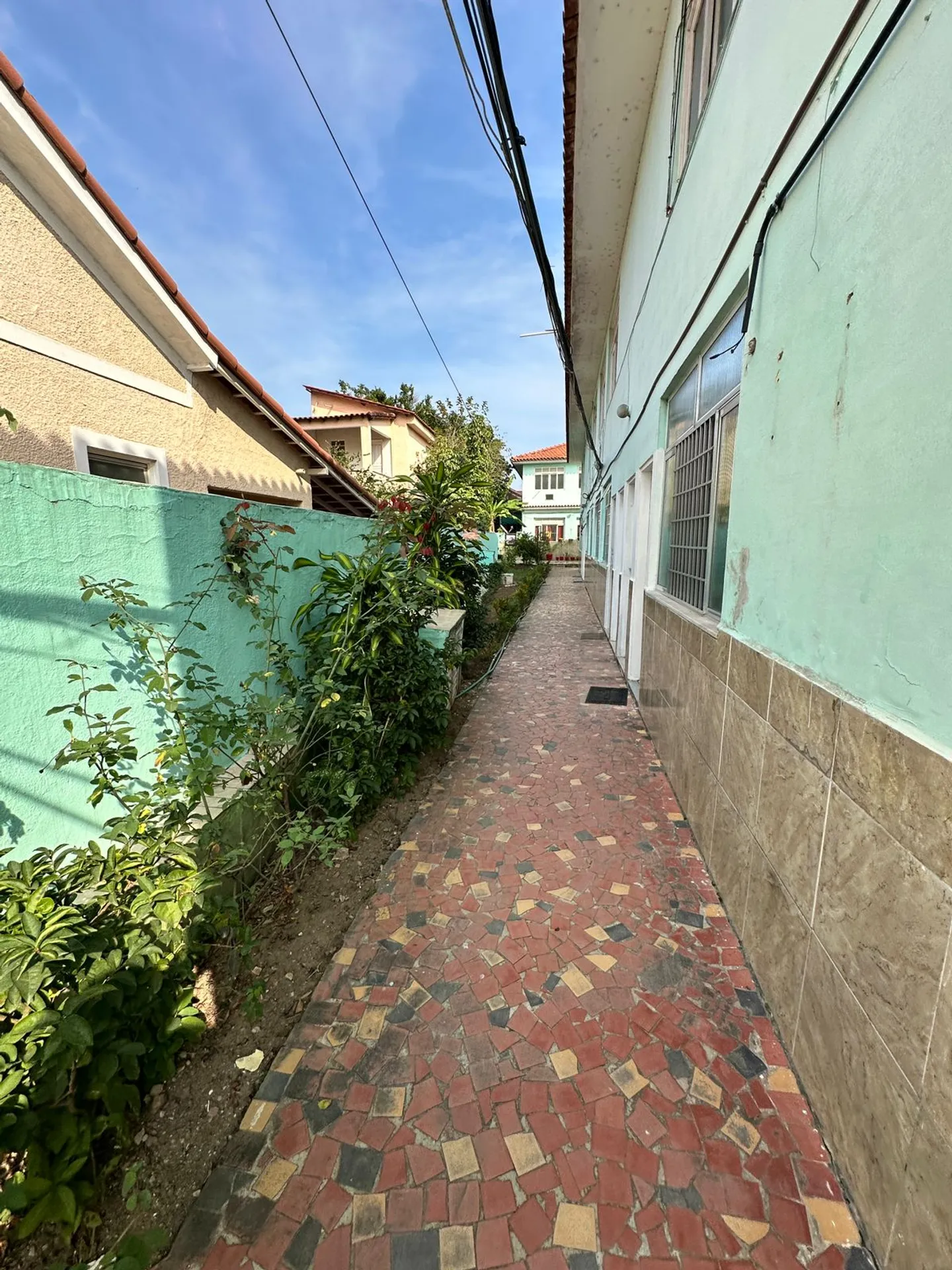 Unfurnished apartment with a private garden — photo 4