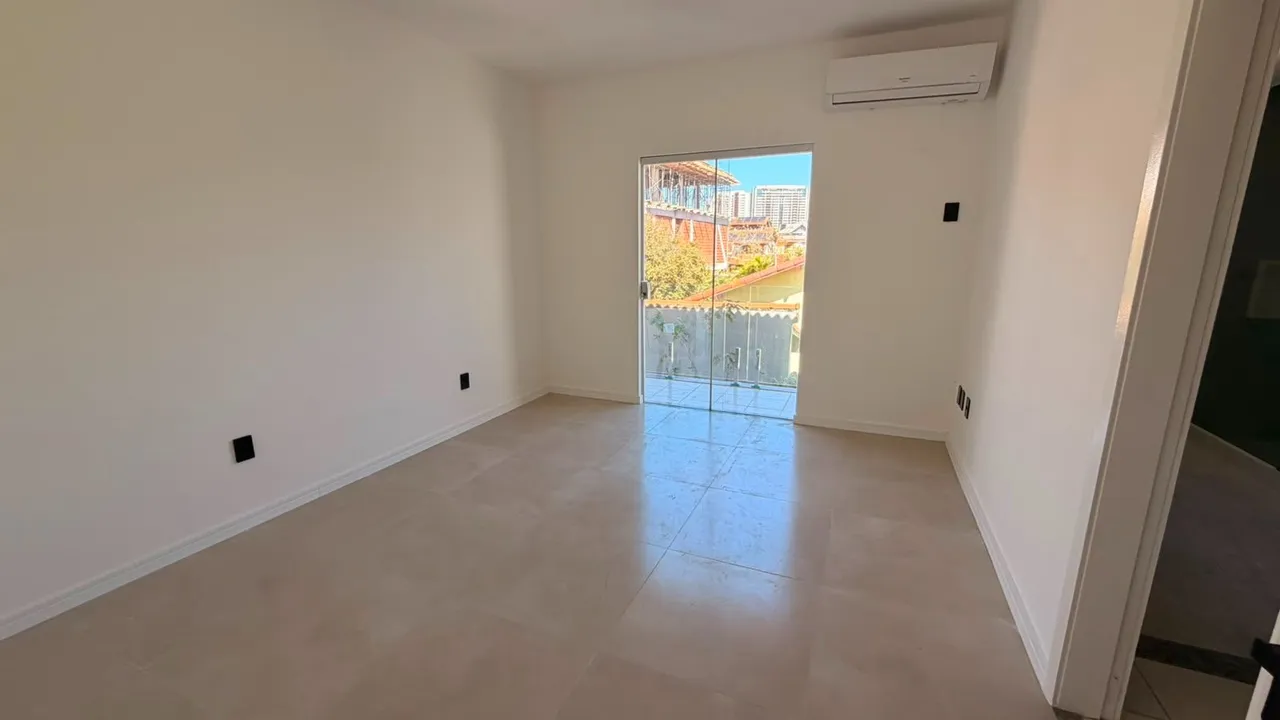 Casa sem mobília com 5 quartos e churrasqueira na varanda — photo 3