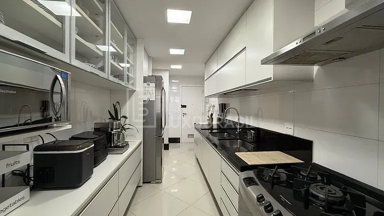 Furnished 2-bedroom apartment with balcony and BBQ grill — photo 36